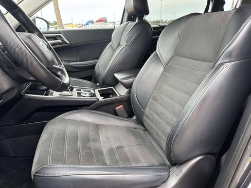 Used 2024 Mitsubishi Outlander SE AWD/4WD image 15