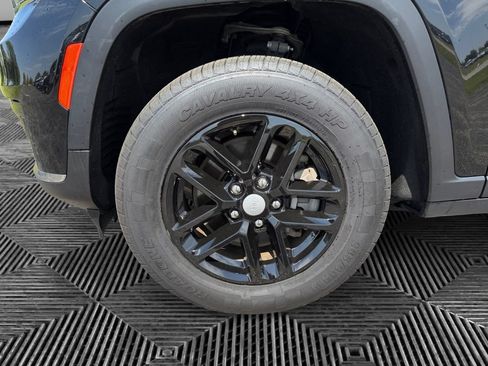 Used 2023 Jeep Grand Cherokee L Laredo RWD image 15