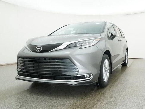 New 2026 Toyota Sienna Limited image 48