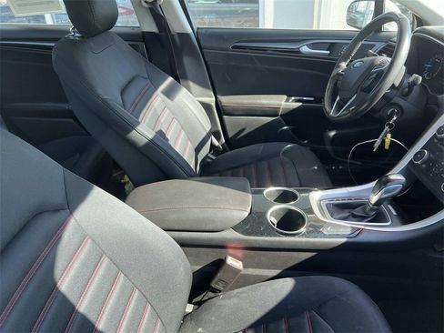 Used 2013 Ford Fusion SE image 10