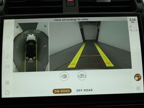 Used 2024 Land Rover Discovery S image 17