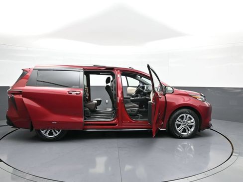 Used 2021 Toyota Sienna Platinum AWD/4WD image 43