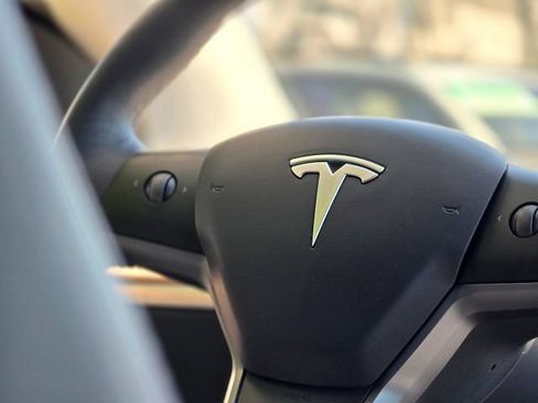 Used 2023 Tesla Model Y Long Range AWD/4WD image 18