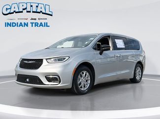 Used 2024 Chrysler Pacifica Touring-L video 1