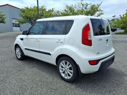 Used 2013 Kia Soul + w/ Audio Pkg FWD image 13