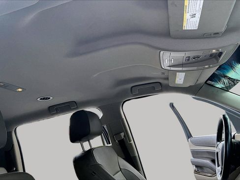 Used 2018 Chevrolet Suburban LT RWD image 26
