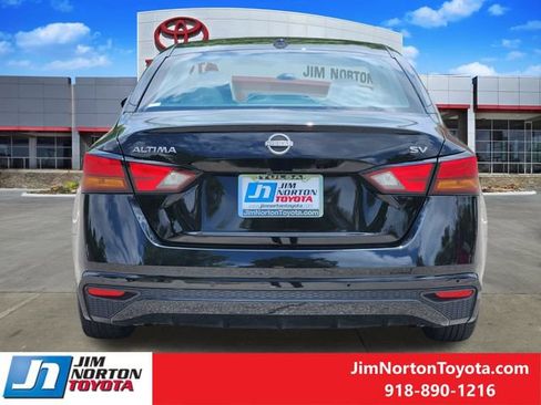 Used 2024 Nissan Altima 2.5 SV FWD image 6