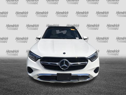 Used 2025 Mercedes-Benz GLC 300 4MATIC image 3