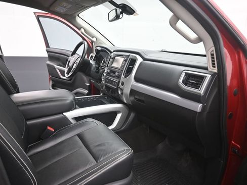 Used 2018 Nissan Titan PRO-4X w/ Pro-4x Convenience Package AWD/4WD image 24