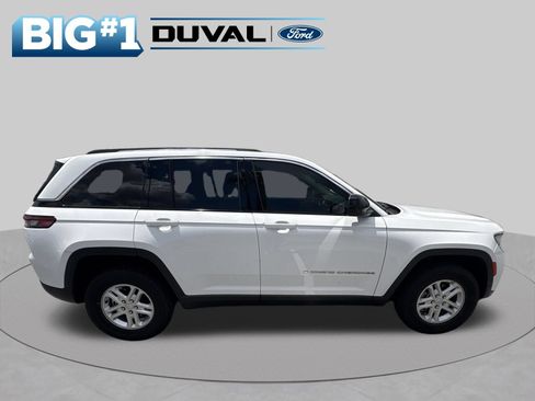 Used 2023 Jeep Grand Cherokee Laredo RWD image 4