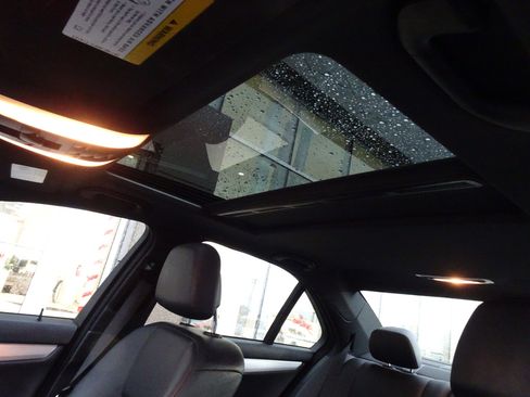 Used 2013 Mercedes-Benz C 300 Sport image 11