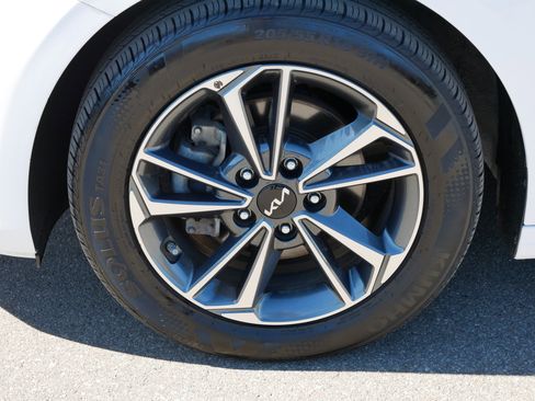 Certified 2024 Kia Forte LXS w/ LXS Technology Package image 15