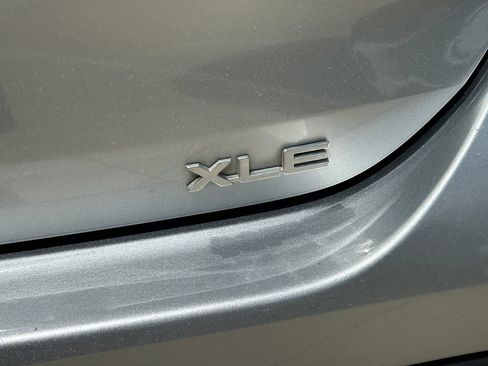 Used 2021 Toyota Highlander XLE FWD image 14