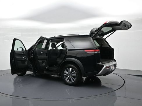Used 2025 Nissan Pathfinder SL FWD image 24