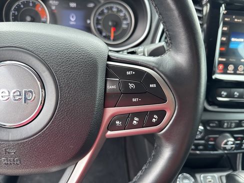 Used 2019 Jeep Cherokee Limited w/ Technology Group image 51