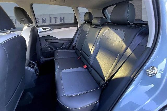 Used 2025 Volkswagen Taos SE FWD image 22