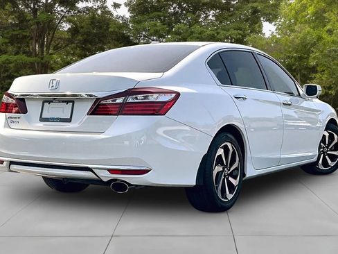 Used 2016 Honda Accord EX image 2