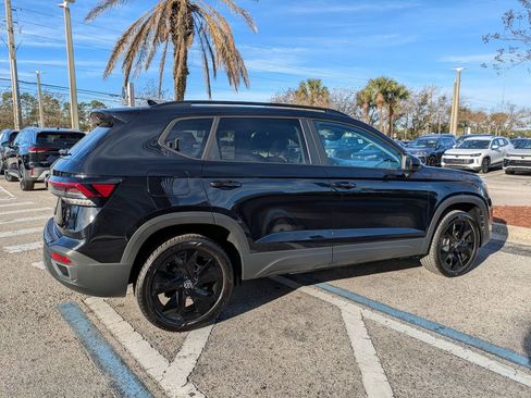 New 2026 Volkswagen Taos SE image 6