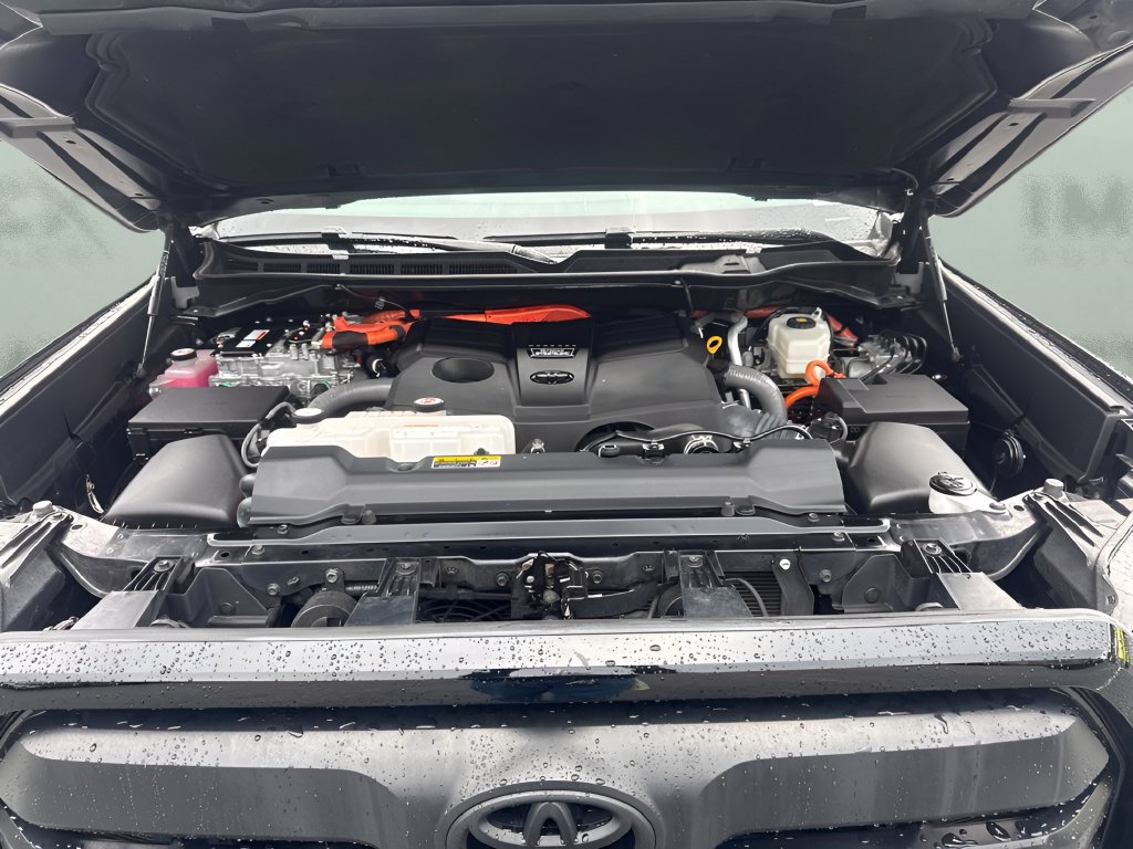 Used 2024 Toyota Tundra Limited AWD/4WD image 30