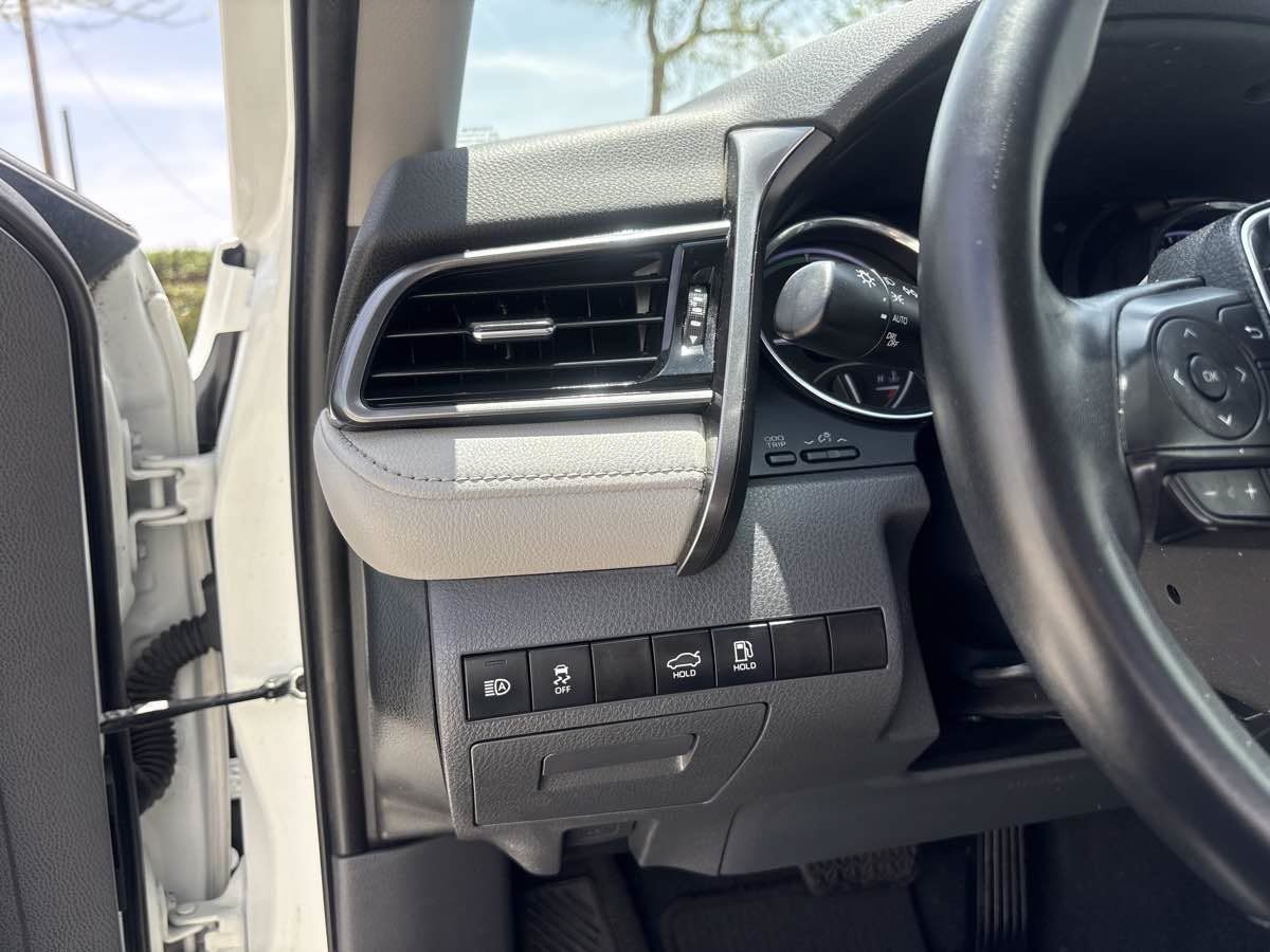 Used 2020 Toyota Camry SE w/ Carpet Mat Package FWD image 22