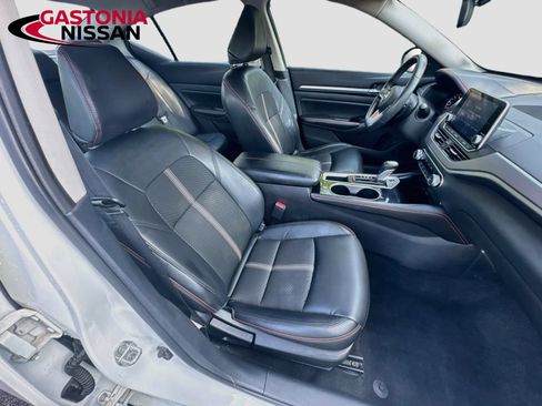 Used 2024 Nissan Altima 2.5 SR FWD image 34