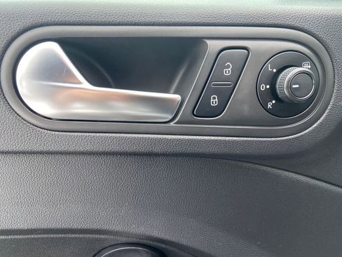 Used 2019 Volkswagen Beetle 2.0T SE image 14