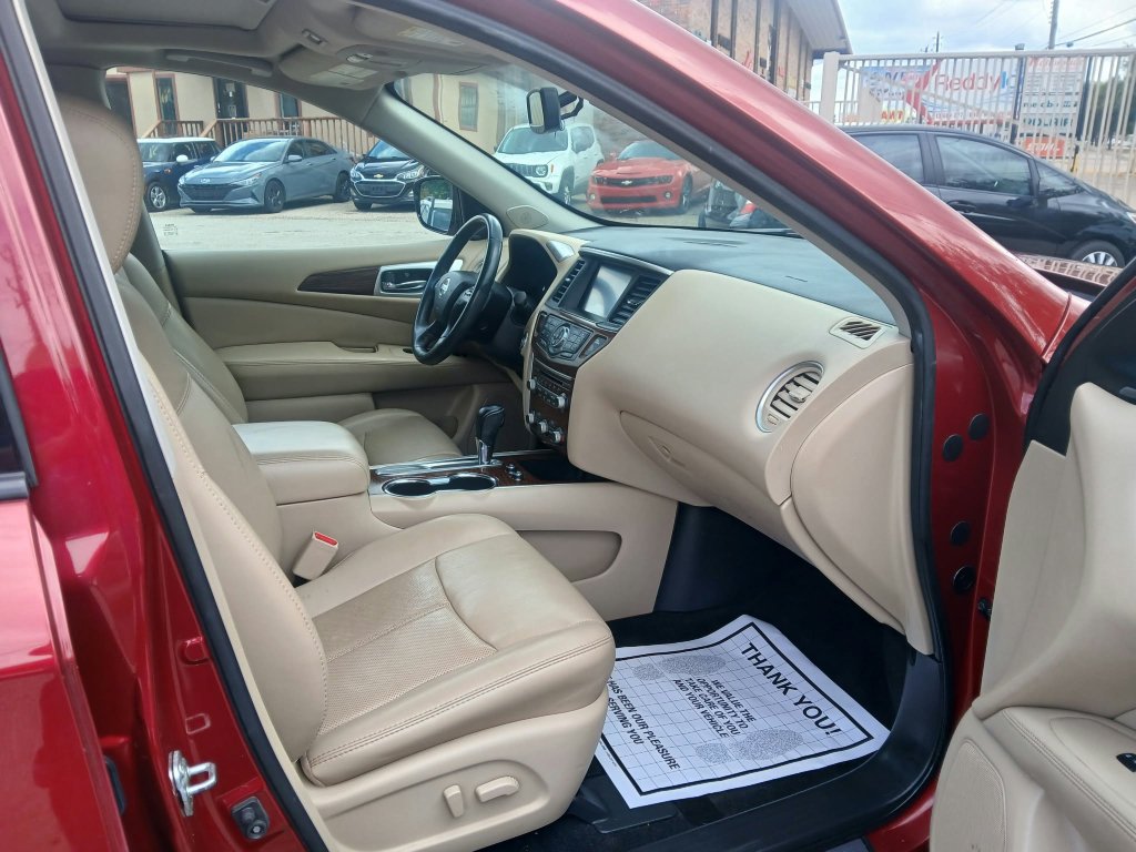 Used 2017 Nissan Pathfinder Platinum w/ Family Entertainment Package FWD image 10