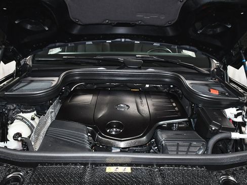 Used 2025 Mercedes-Benz GLS 450 4MATIC image 86