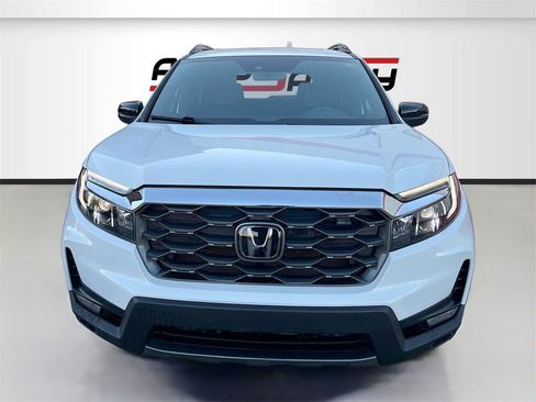 Used 2024 Honda Passport TrailSport image 2