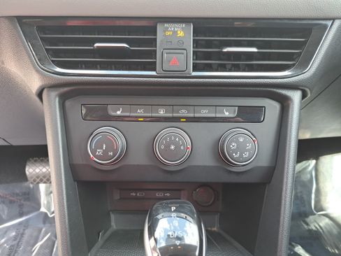 Used 2022 Volkswagen Taos SE FWD image 20