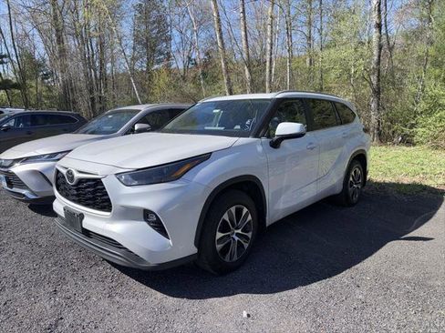 Certified 2024 Toyota Highlander XLE AWD/4WD image 1