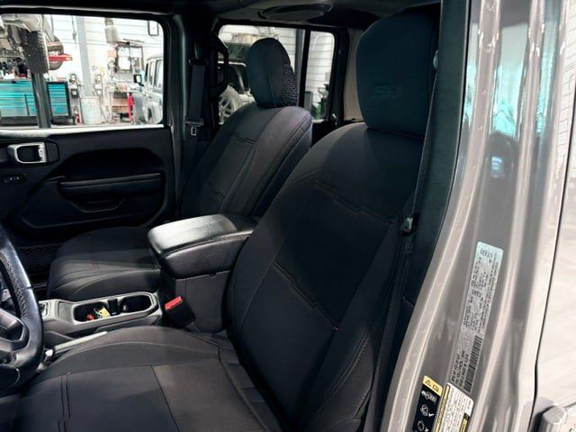 Used 2022 Jeep Gladiator Sport AWD/4WD image 40