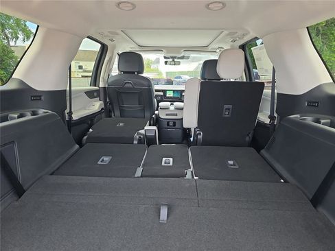 New 2026 Lincoln Navigator L Reserve AWD/4WD image 9
