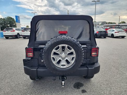 Used 2017 Jeep Wrangler Unlimited Rubicon w/ Cold Weather Group image 5