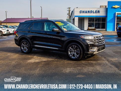 Used 2025 Ford Explorer Active w/ Active Comfort Package image 1