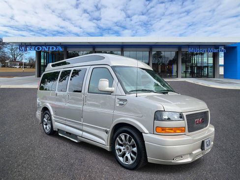 Used 2024 GMC Savana 2500 RWD image 1