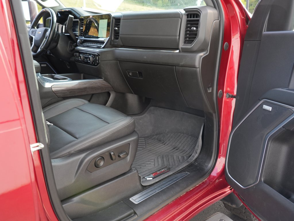 Certified 2024 Chevrolet Silverado 3500 LTZ w/ LTZ Premium Package AWD/4WD image 28