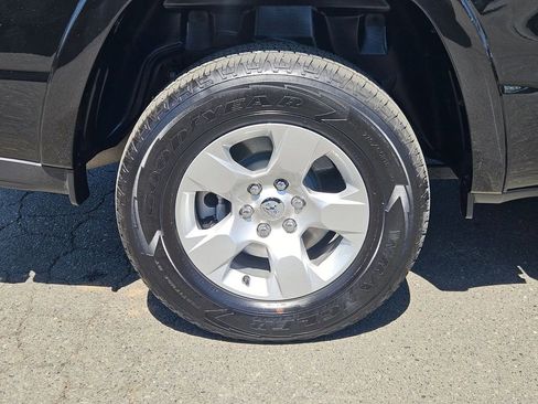 Certified 2025 RAM 1500 Big Horn w/ Trailer Tow Group AWD/4WD image 9