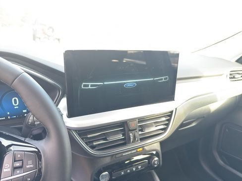 Used 2025 Ford Escape Platinum image 23