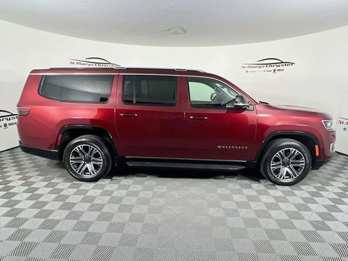 Used 2024 Jeep Wagoneer L Series II AWD/4WD image 9