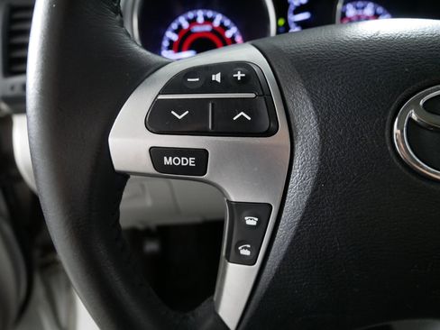 Used 2013 Toyota Highlander Limited image 27