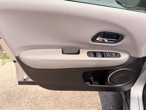 Used 2016 Honda HR-V EX image 12