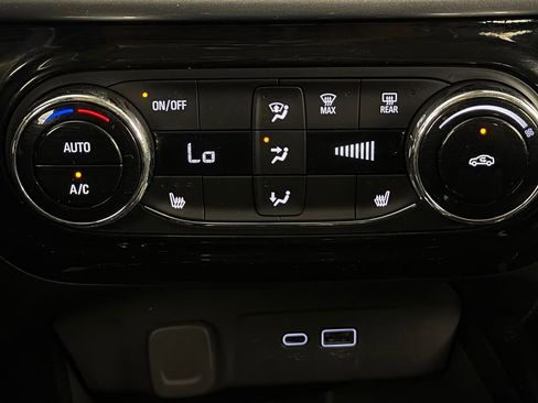 Used 2025 Chevrolet Trax LT w/ LT Convenience Package FWD image 18