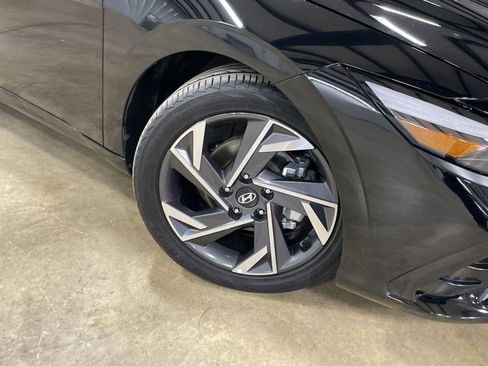 Used 2024 Hyundai Elantra Limited FWD image 11
