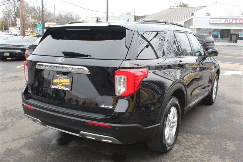 Used 2023 Ford Explorer XLT w/ Equipment Group 202A AWD/4WD image 3