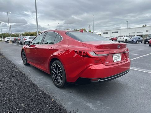 Used 2025 Toyota Camry XLE image 5