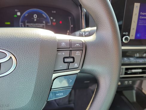 Used 2025 Toyota Camry LE w/ Convenience Package FWD image 23