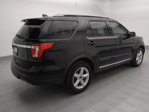 Used 2018 Ford Explorer XLT image 10