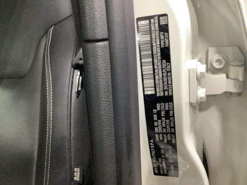 Used 2020 Jeep Renegade Limited image 34