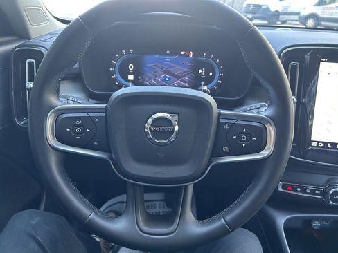 Certified 2025 Volvo XC40 B5 Plus image 25